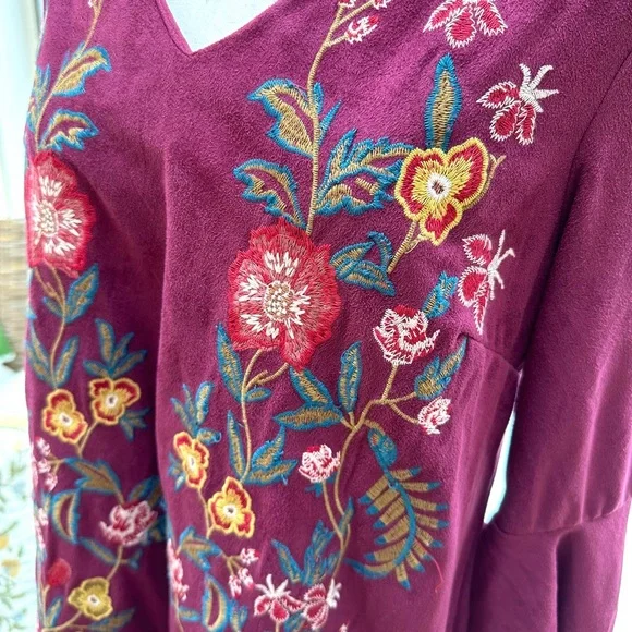 Altar’d State XS NWOT Bell Sleeve Swing Dress Embroidered Floral V-Neck Burgundy - Picture 4 of 11